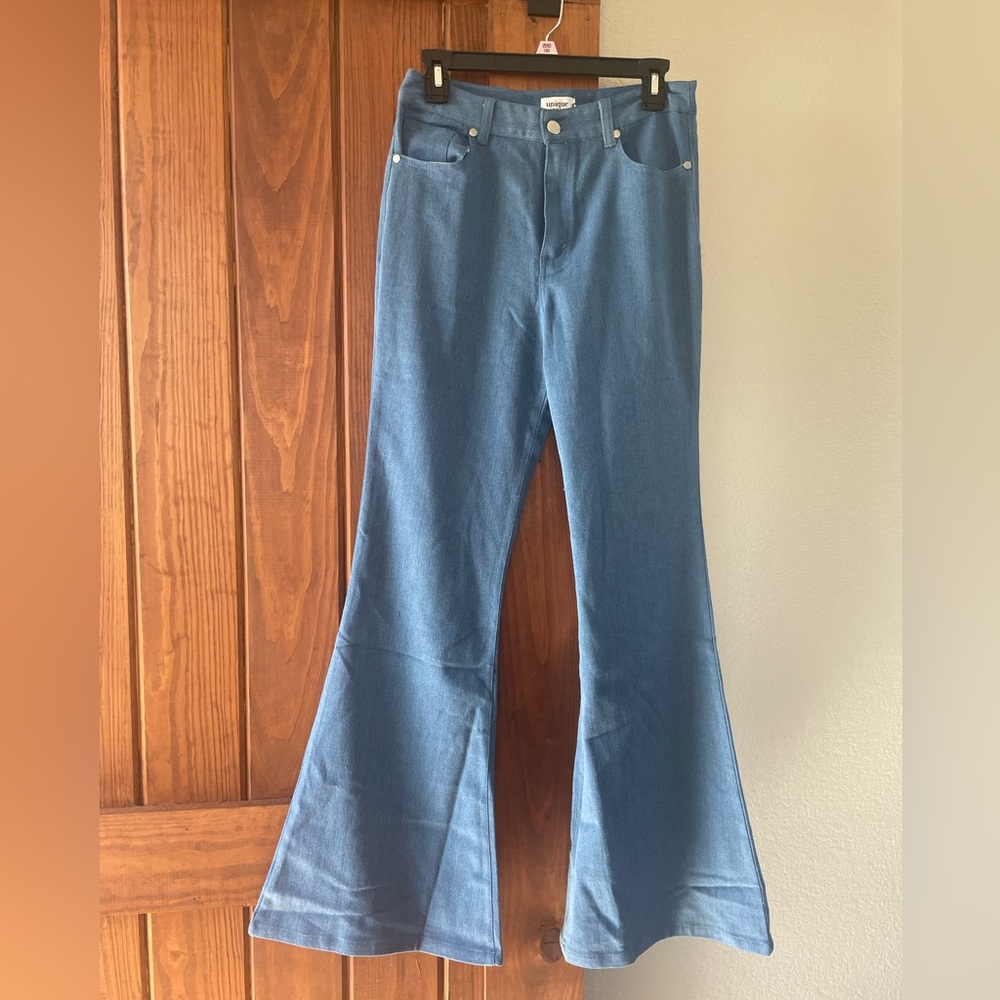 Unique vintage bell bottoms size 6/8. NWT.